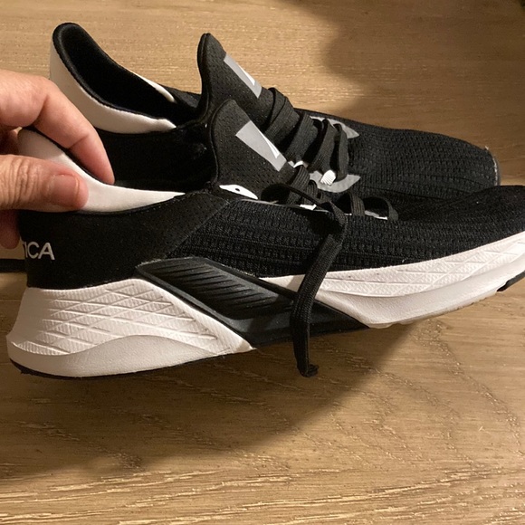 women náutica Size 8 - Picture 2 of 8